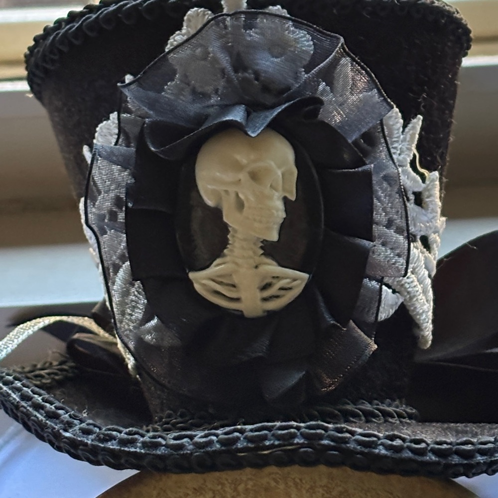 Mini Skeleton Goth Black Cocktail Fascinator Top Hat - Picture 2 of 9